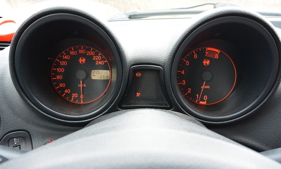 speedometer-1572963_960_720.jpg carro, dinheiro, emprestimo